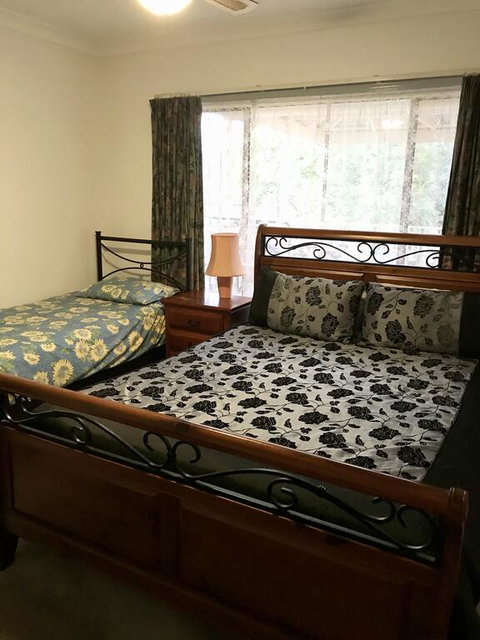 Short Stays At Janines - Tourism Caloundra 3