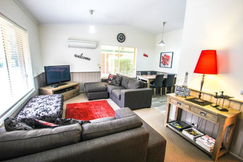 Silver Birches Holiday Unit 9 - Tourism Caloundra 0