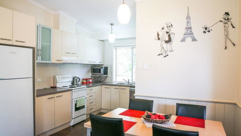 Silver Birches Holiday Village : Unit 8 - Tourism Caloundra 3