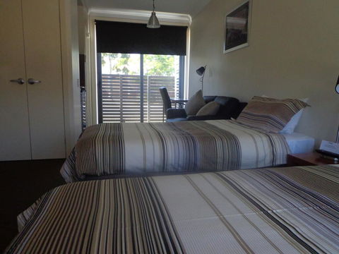 Smart Stayzzz Inns - Tourism Caloundra 1
