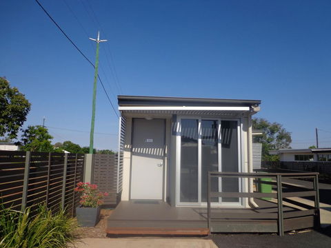 Smart Stayzzz Inns - Tourism Caloundra 2