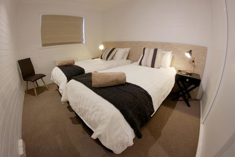 Snow Ski Apartments 39 - Tourism Caloundra 2