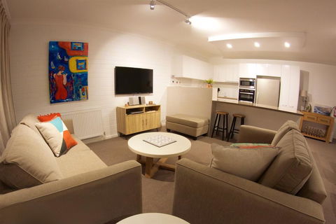 Snow Ski Apartments 39 - Tourism Caloundra 1