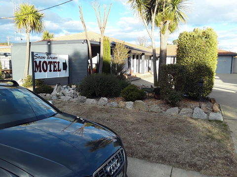 Snowdream Motel - Tourism Caloundra 3