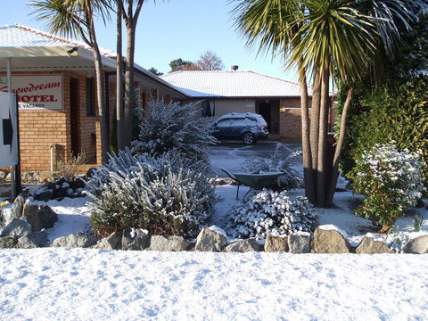 Snowdream Motel - Tourism Caloundra 0