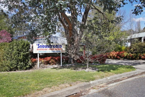 Snowstream Riverside Apartments - Unit 2 - Tourism Caloundra 0