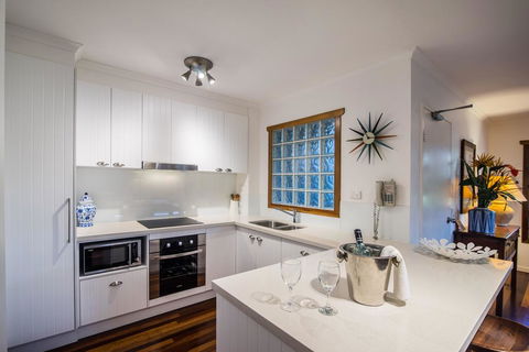 South Pacific Resort & Spa Noosa - Tourism Caloundra 0