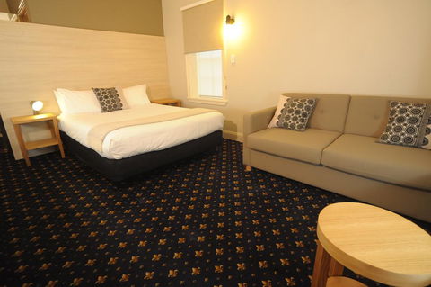 Sovereign Hill Hotel - Tourism Caloundra 2