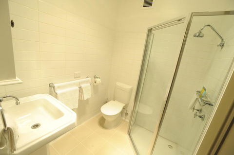 Sovereign Hill Hotel - Tourism Caloundra 3
