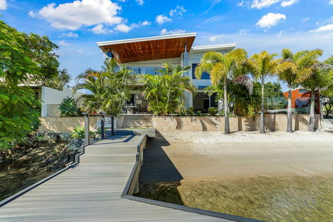 Space & Seclusion On The Water, Noosa Heads - Tourism Caloundra 1