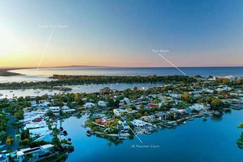 Space & Seclusion On The Water, Noosa Heads - Tourism Caloundra 3