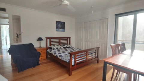 Spacious 2 Bedroom Unit, Private Bath, Kitchen, RV Parking On 5 Acres, 10 Min To Fraser Island Barge - Tourism Caloundra 1