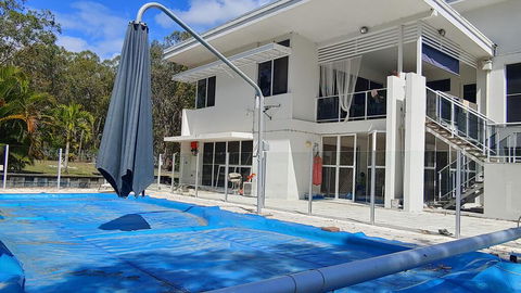 Spacious 2 Bedroom Unit, Private Bath, Kitchen, RV Parking On 5 Acres, 10 Min To Fraser Island Barge - Tourism Caloundra 0