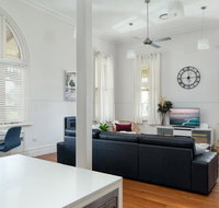 Spacious 2-bed 2-bath Home with Parking and Balcony - Tourism Caloundra