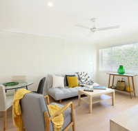 Spacious and Bright Apartment Minutes to the Beach - Tourism Caloundra