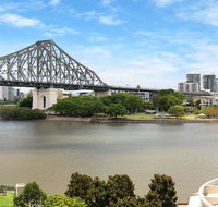 Spacious Executive 3 Bedroom - Brisbane CBD - Views - Pool - WIFI - Free parking - Tourism Caloundra