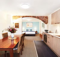 Spacious Studio With Courtyard and Extra Beds - Tourism Caloundra