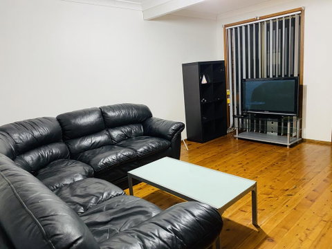 Spacious Townhouse In Wollongong - Tourism Caloundra 1