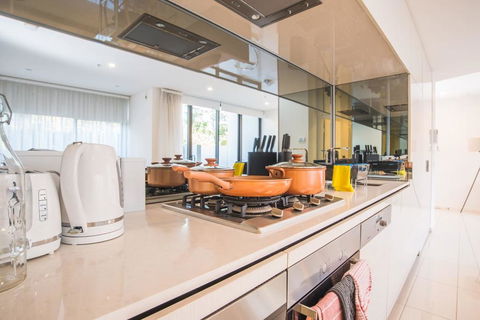Spacious&Cozy 1 Bedroom + 1 Bathroom Zetland APT - Tourism Caloundra 1