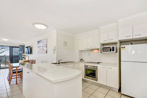 SPIN13- ESCAPE TO MOOLOOLABA - Tourism Caloundra 2
