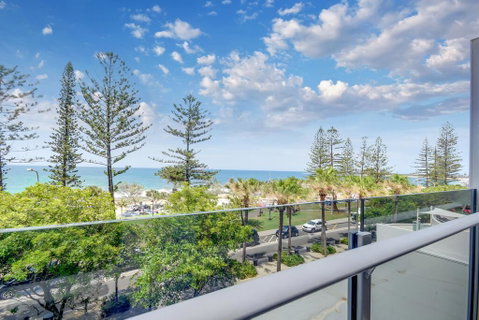 SPIN13- ESCAPE TO MOOLOOLABA - Tourism Caloundra 0