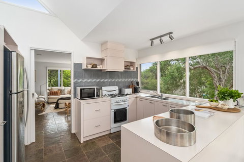 St. Andrews Beach Coastal Escape - Tourism Caloundra 2