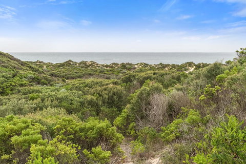 St. Andrews Beach Coastal Escape - Tourism Caloundra 3