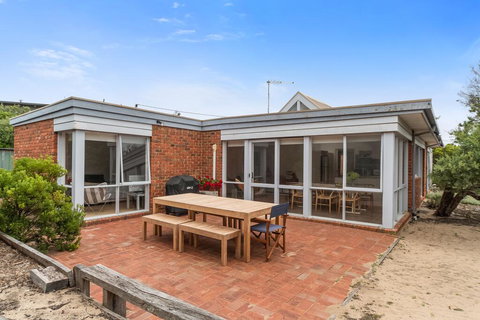 St. Andrews Beach Coastal Escape - Tourism Caloundra 1