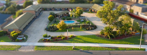 Statesman Motor Inn - Tourism Caloundra 0