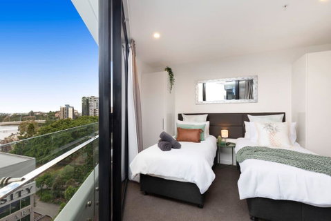 STH - River Views, Fast Internet, Long Stays - Tourism Caloundra 2