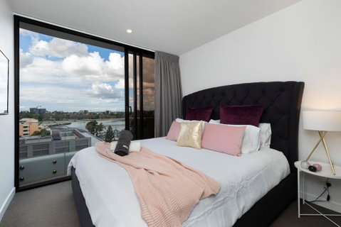 STH - River Views, Fast Internet, Long Stays - Tourism Caloundra 1