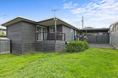 Strathmore Beach House 67 - Tourism Caloundra 0