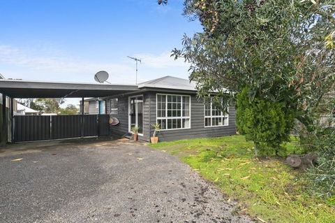 Strathmore Beach House 67 - Tourism Caloundra 1