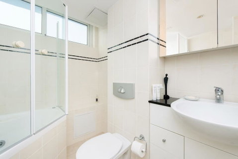 Stunning Harbour View Home! - Tourism Caloundra 3