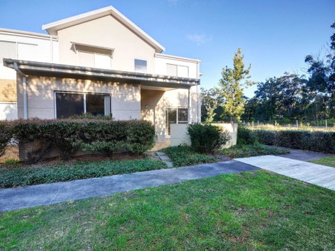 Stunning Holiday Townhouse - Tourism Caloundra 0