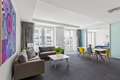 Stunning, Central Huge CBD Pad, Free WiFi, Netflix - Tourism Caloundra 1