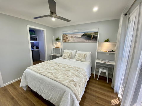 STYLISH UNIT - CLOSE TO DREAMWORLD - Tourism Caloundra 1