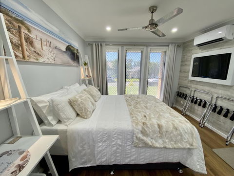 STYLISH UNIT - CLOSE TO DREAMWORLD - Tourism Caloundra 0