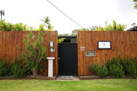 Suburban Sanctuary - Tourism Caloundra 0