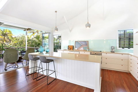 Summer Breeze - Tourism Caloundra 2
