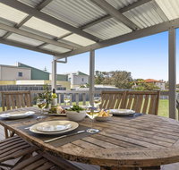 Summer Breeze - clean and simple 200m to beach - Tourism Caloundra