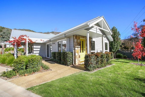 Summer Home - Our Place At Bright - Tourism Caloundra 0