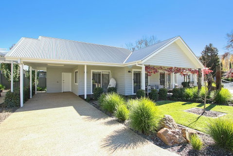 Summer Home - Our Place At Bright - Tourism Caloundra 3