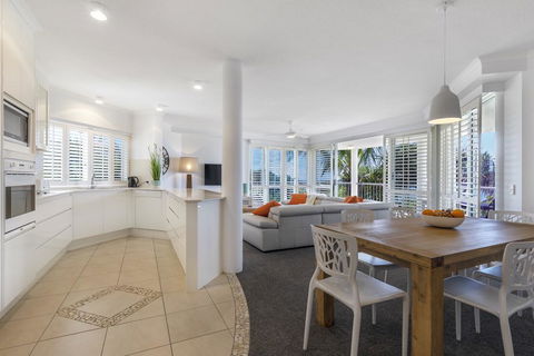 Sun, Sand, And Surf, Sunrise Beach - Tourism Caloundra 3