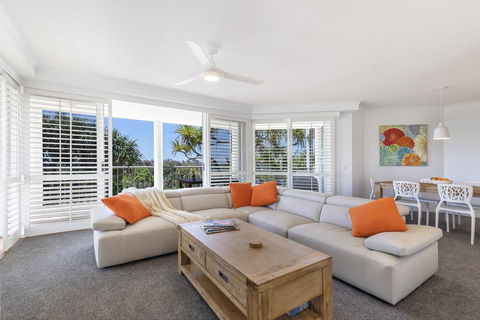 Sun, Sand, And Surf, Sunrise Beach - Tourism Caloundra 2