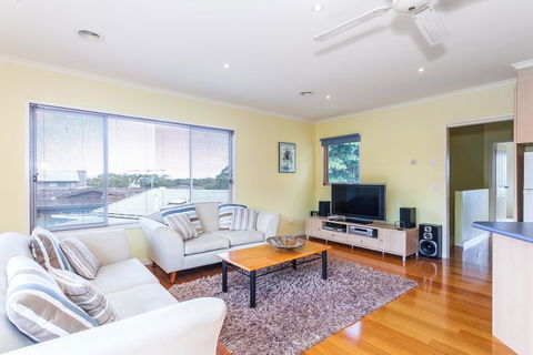 Sunningdale Beach House 12 - Tourism Caloundra 3