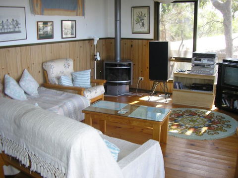 Sunningdale Beach House 16 - Tourism Caloundra 3