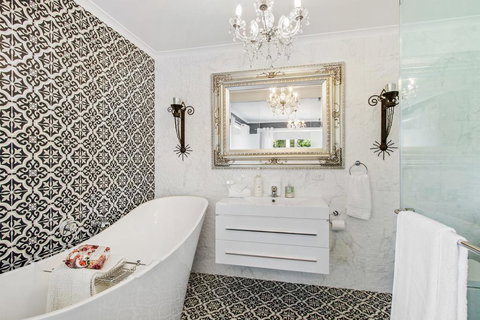 SUNNYDELL - Tourism Caloundra 0