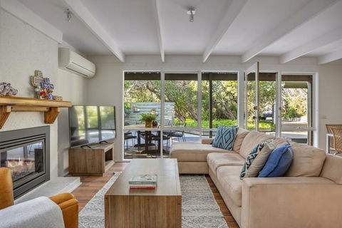 SunnySide At Sorrento: Walk To Beach & Village - Tourism Caloundra 0