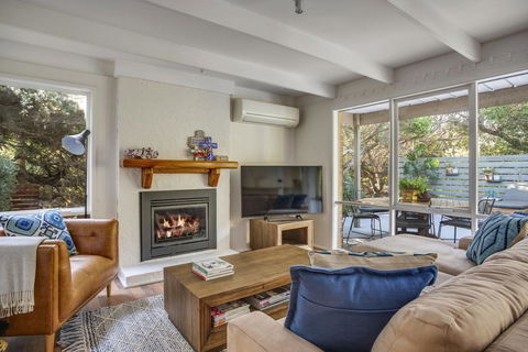 SunnySide At Sorrento: Walk To Beach & Village - Tourism Caloundra 3